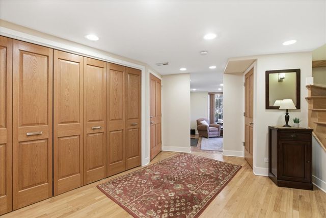 950 W Berwyn Avenue 9, Chicago, IL 60640