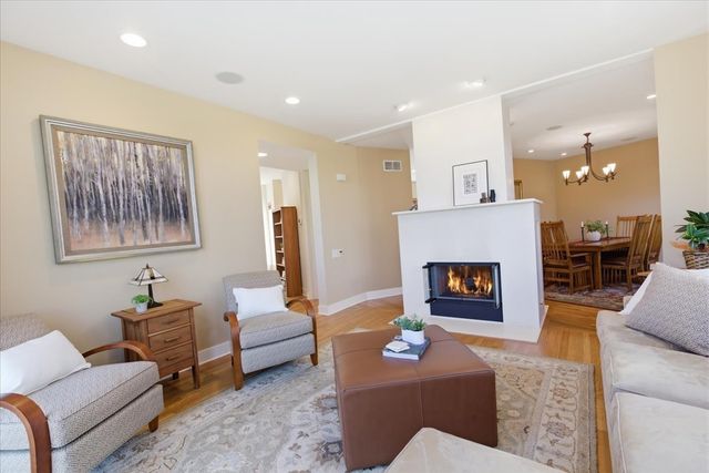 950 W Berwyn Avenue 9, Chicago, IL 60640