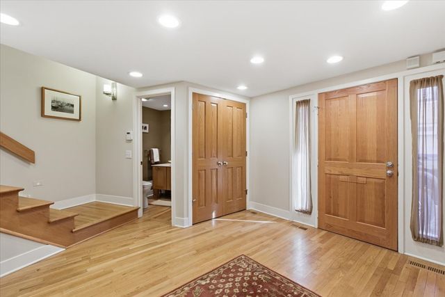 950 W Berwyn Avenue 9, Chicago, IL 60640