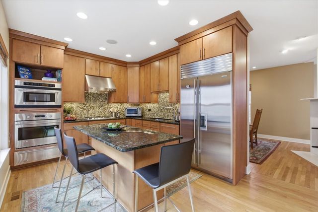 950 W Berwyn Avenue 9, Chicago, IL 60640