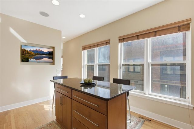 950 W Berwyn Avenue 9, Chicago, IL 60640