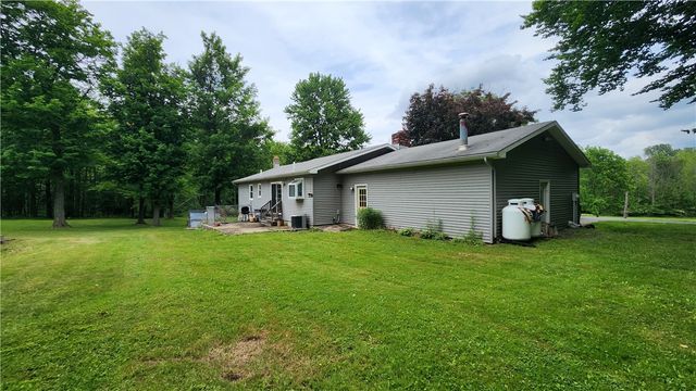 7383 Lakeside Road, Ontario, NY 14519