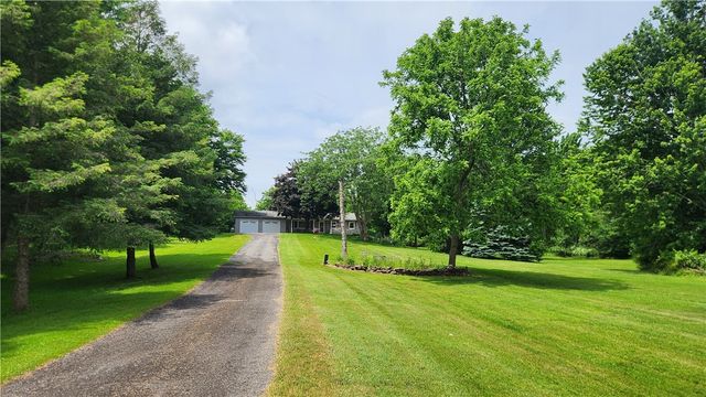 7383 Lakeside Road, Ontario, NY 14519