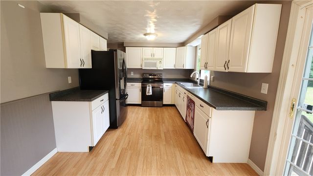 7383 Lakeside Road, Ontario, NY 14519