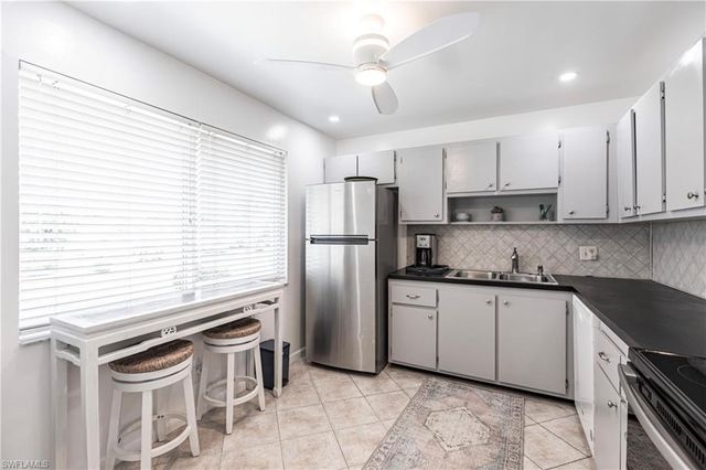 550 Teryl RD 2302, Naples, FL 34112