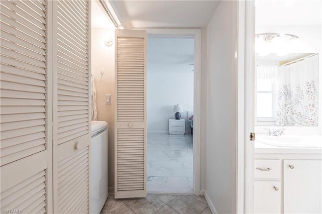 550 Teryl RD 2302, Naples, FL 34112