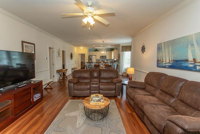 4861 Luster Leaf Cir Apt 301, Myrtle Beach, SC 29577