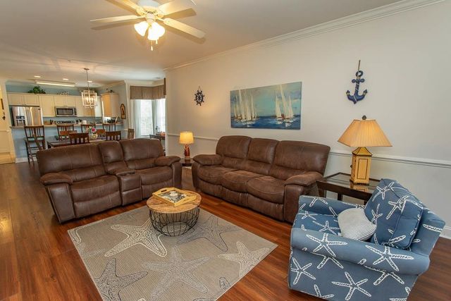 4861 Luster Leaf Cir Apt 301, Myrtle Beach, SC 29577