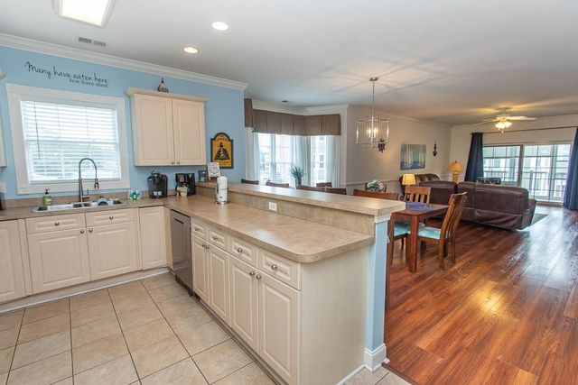 4861 Luster Leaf Cir Apt 301, Myrtle Beach, SC 29577