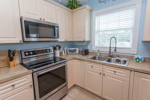 4861 Luster Leaf Cir Apt 301, Myrtle Beach, SC 29577