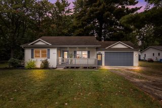 2410 E Lake Mitchell Drive, Cadillac, MI 49601
