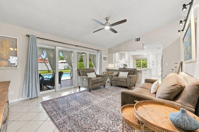 626 NW 100th Way, Coral Springs, FL 33071
