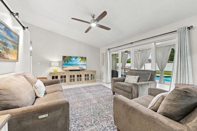 626 NW 100th Way, Coral Springs, FL 33071