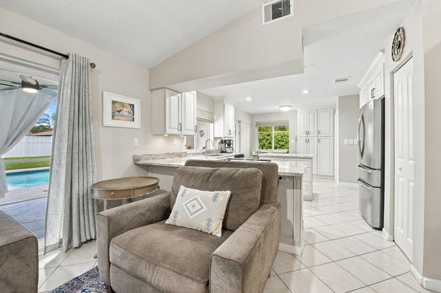 626 NW 100th Way, Coral Springs, FL 33071
