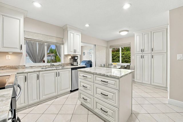 626 NW 100th Way, Coral Springs, FL 33071
