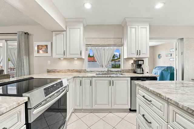 626 NW 100th Way, Coral Springs, FL 33071