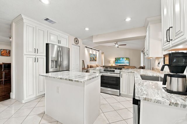626 NW 100th Way, Coral Springs, FL 33071