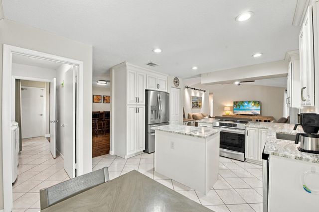 626 NW 100th Way, Coral Springs, FL 33071