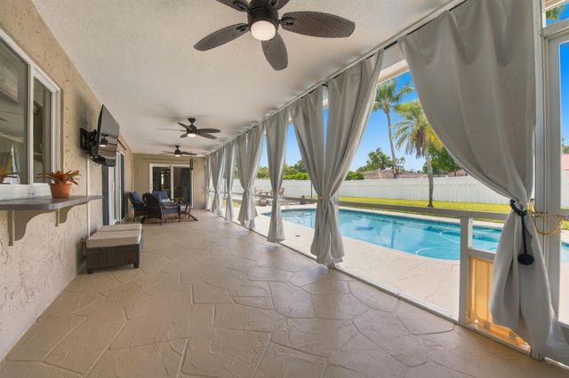 626 NW 100th Way, Coral Springs, FL 33071