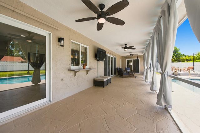 626 NW 100th Way, Coral Springs, FL 33071