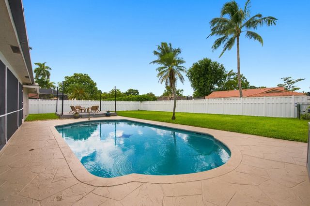 626 NW 100th Way, Coral Springs, FL 33071