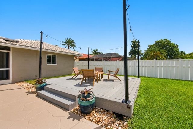 626 NW 100th Way, Coral Springs, FL 33071