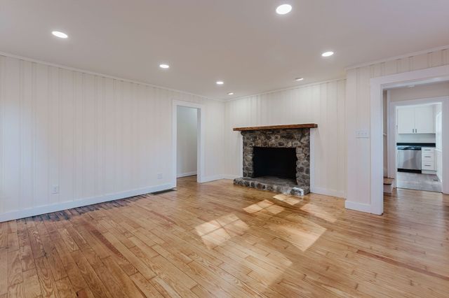 28 Indian Neck Rd, Wareham, MA 02571