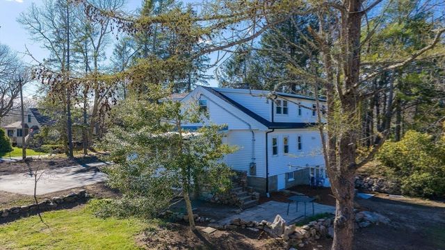 28 Indian Neck Rd, Wareham, MA 02571
