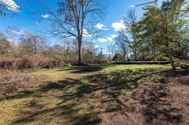 28 Indian Neck Rd, Wareham, MA 02571