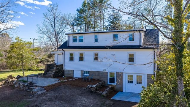 28 Indian Neck Rd, Wareham, MA 02571