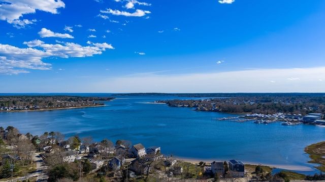 28 Indian Neck Rd, Wareham, MA 02571