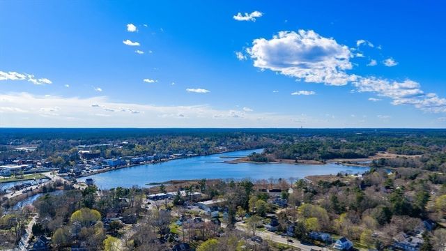 28 Indian Neck Rd, Wareham, MA 02571