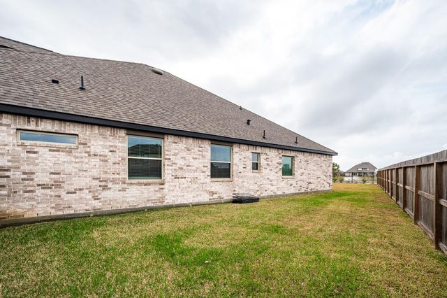15359 Spring Lake Avenue, Mont Belvieu, TX 77523