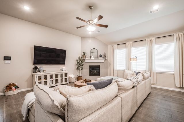 15359 Spring Lake Avenue, Mont Belvieu, TX 77523