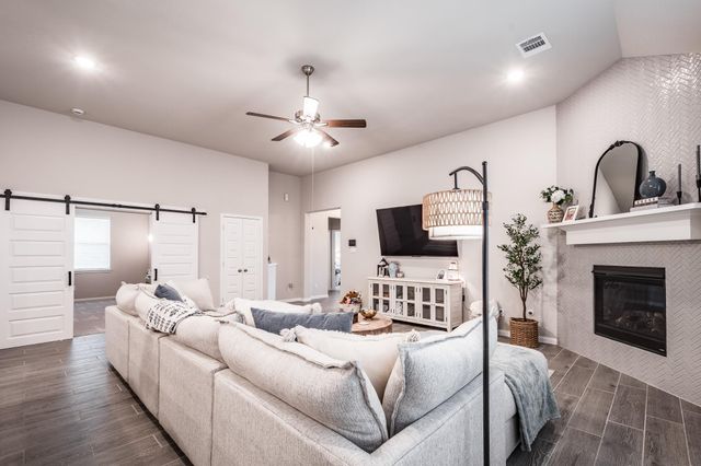 15359 Spring Lake Avenue, Mont Belvieu, TX 77523