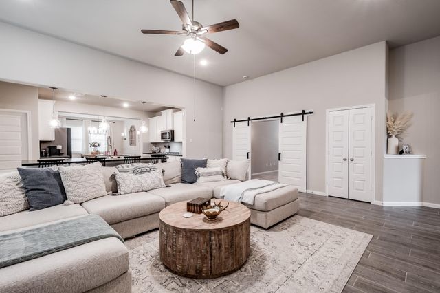 15359 Spring Lake Avenue, Mont Belvieu, TX 77523