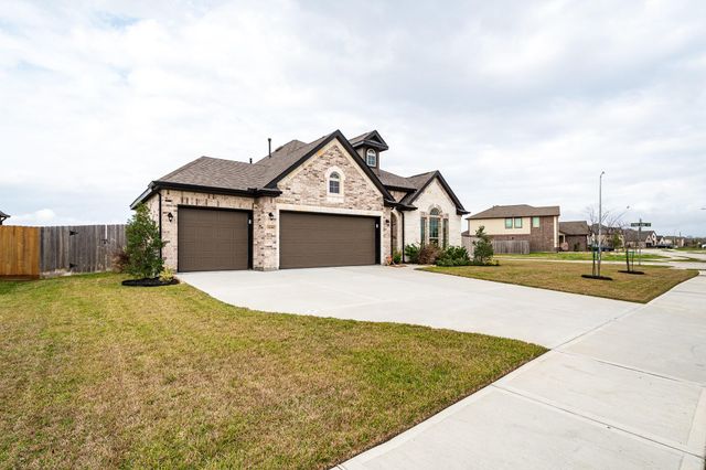 15359 Spring Lake Avenue, Mont Belvieu, TX 77523