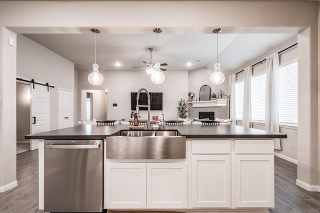 15359 Spring Lake Avenue, Mont Belvieu, TX 77523