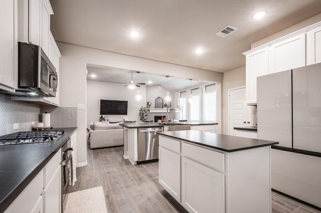 15359 Spring Lake Avenue, Mont Belvieu, TX 77523