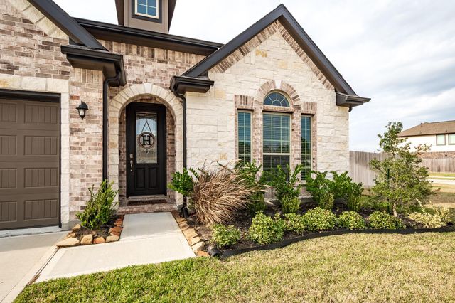 15359 Spring Lake Avenue, Mont Belvieu, TX 77523