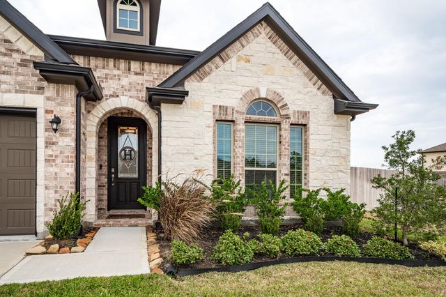 15359 Spring Lake Avenue, Mont Belvieu, TX 77523