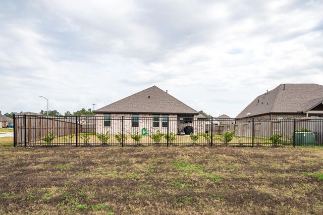 15359 Spring Lake Avenue, Mont Belvieu, TX 77523