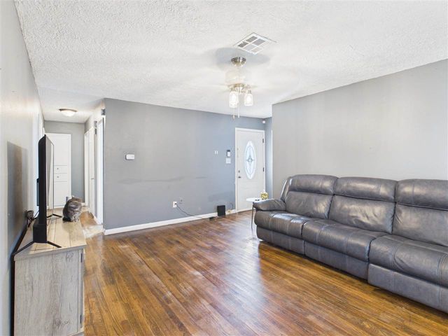 5209 NW Liberty Ave, Lawton, OK 73505