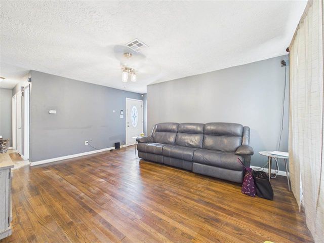 5209 NW Liberty Ave, Lawton, OK 73505