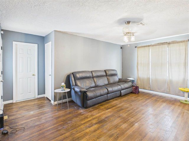 5209 NW Liberty Ave, Lawton, OK 73505