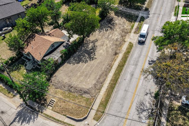 1735 E Waco, Dallas, TX 75216