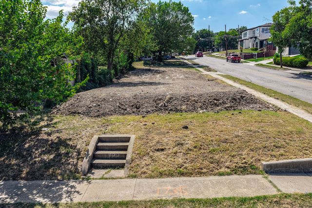 1735 E Waco, Dallas, TX 75216