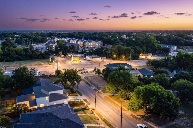 1735 E Waco, Dallas, TX 75216