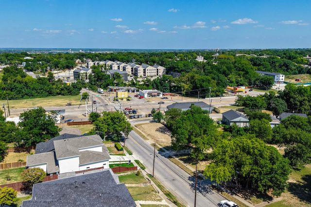 1735 E Waco, Dallas, TX 75216