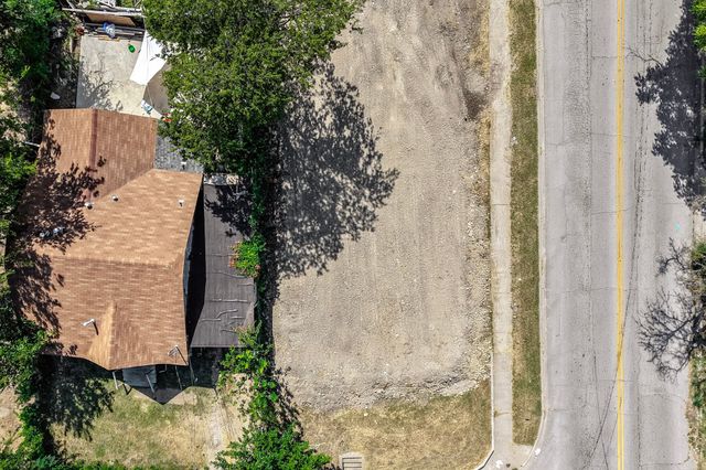 1735 E Waco, Dallas, TX 75216